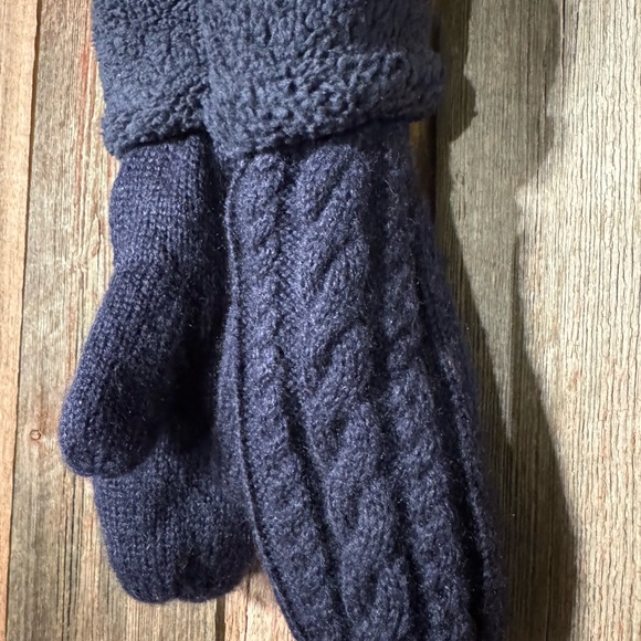 Cozy Navy Blue Cable Knit Mittens - Picture 2 of 4